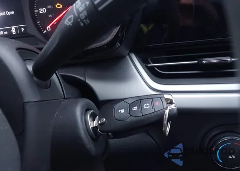 2025 Chevrolet Trax Fwd Ls z USA, uszkodzony, nr VIN KL77LFEP8SC246775